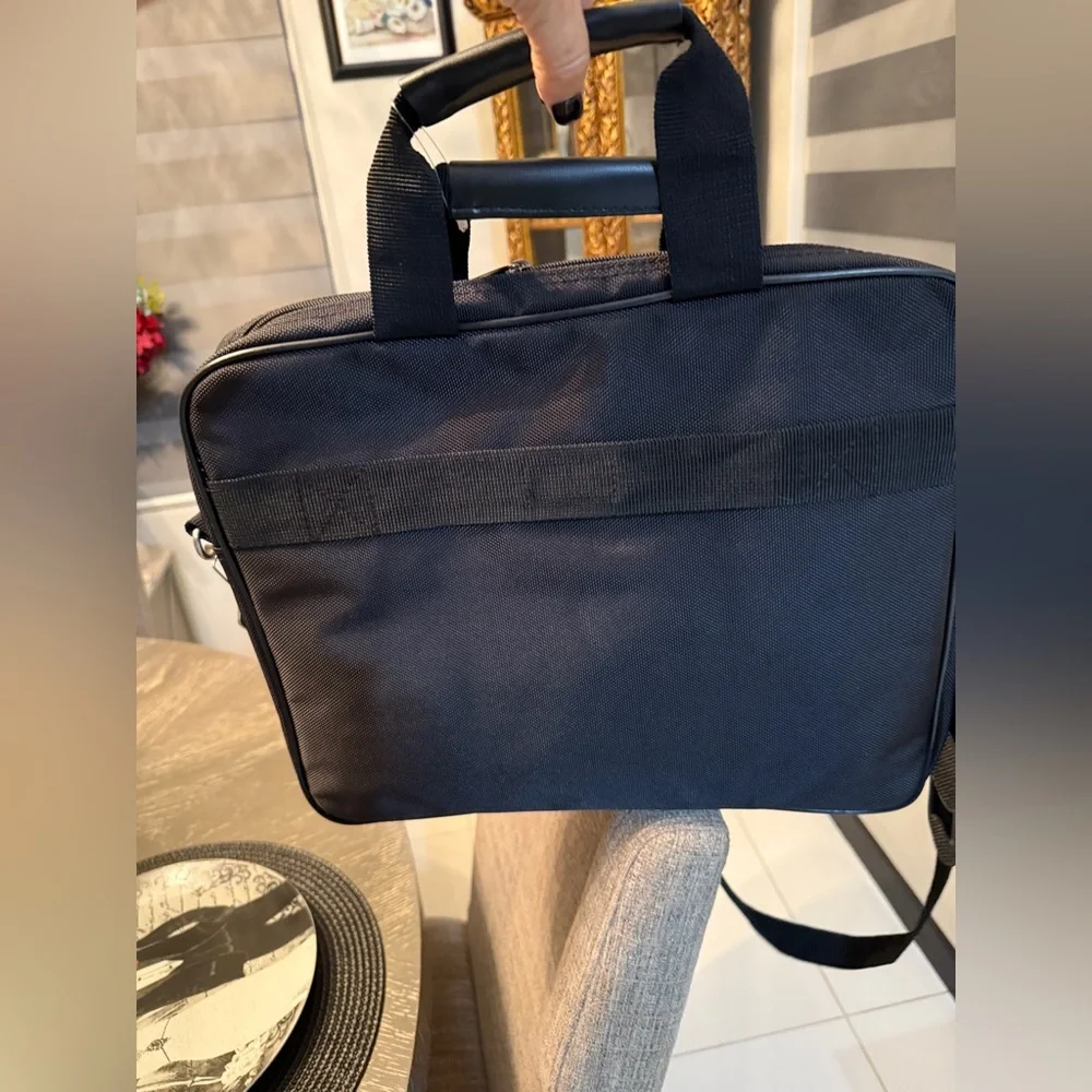 California Pak Black shoulder bag.